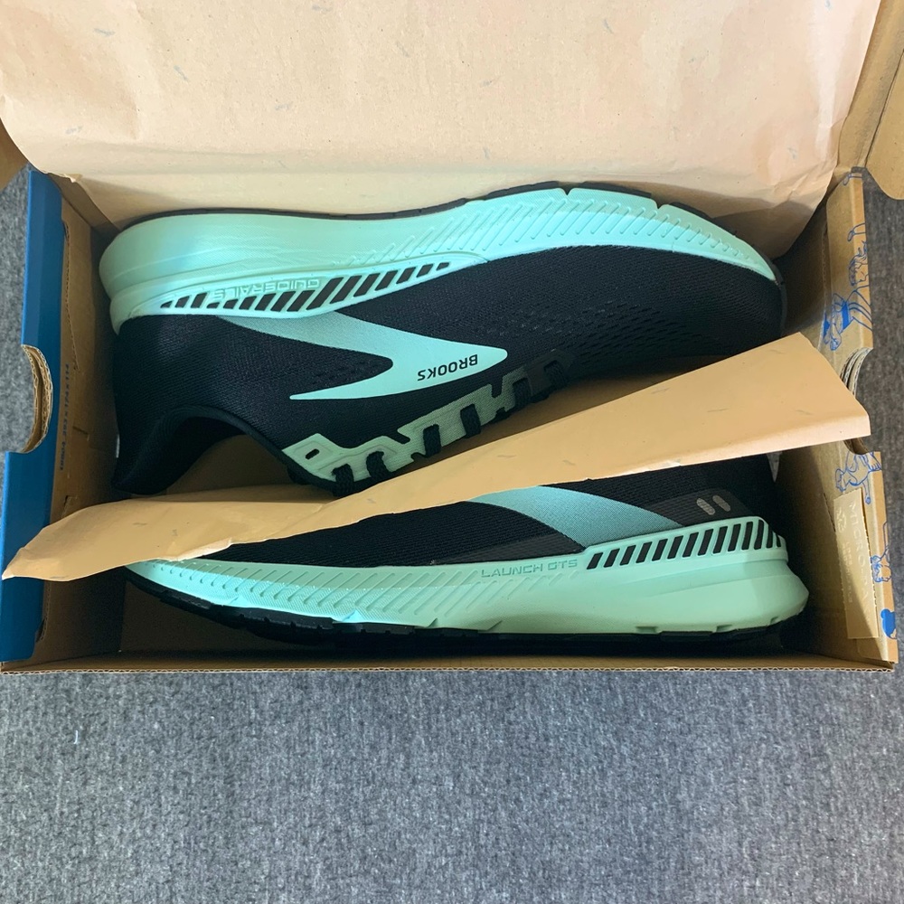 BRAND NEW Running/Walking Shoes Brooks Launch GTS 8
